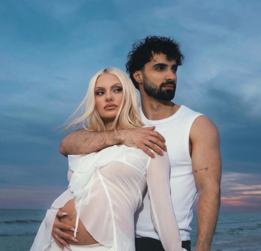 Alexandra Stan este însărcinată! Artista a anunțat că va avea o fetiță, pe care o va chema Eva!